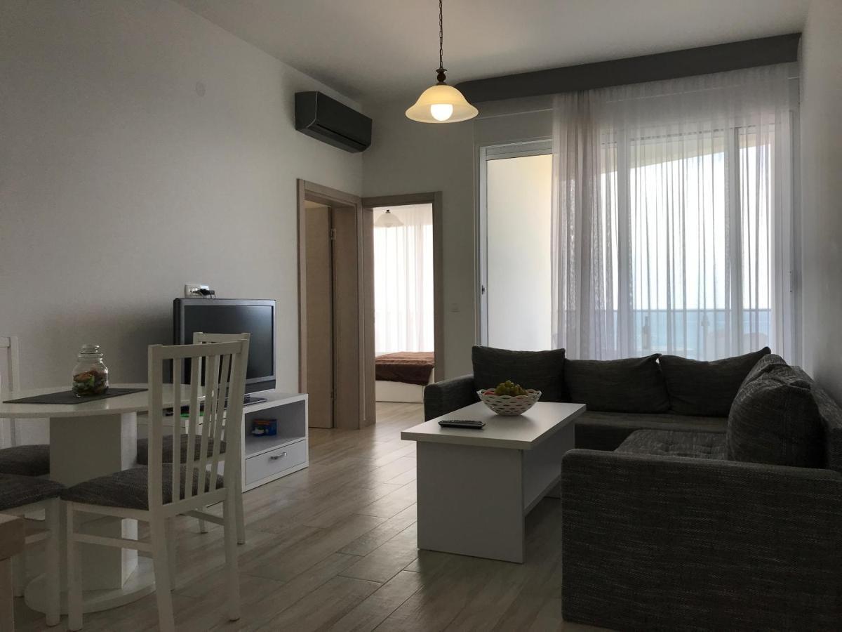First Line Of The Sea 1 Apartment Dobra Voda Ngoại thất bức ảnh