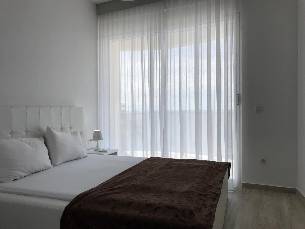First Line Of The Sea 1 Apartment Dobra Voda Ngoại thất bức ảnh