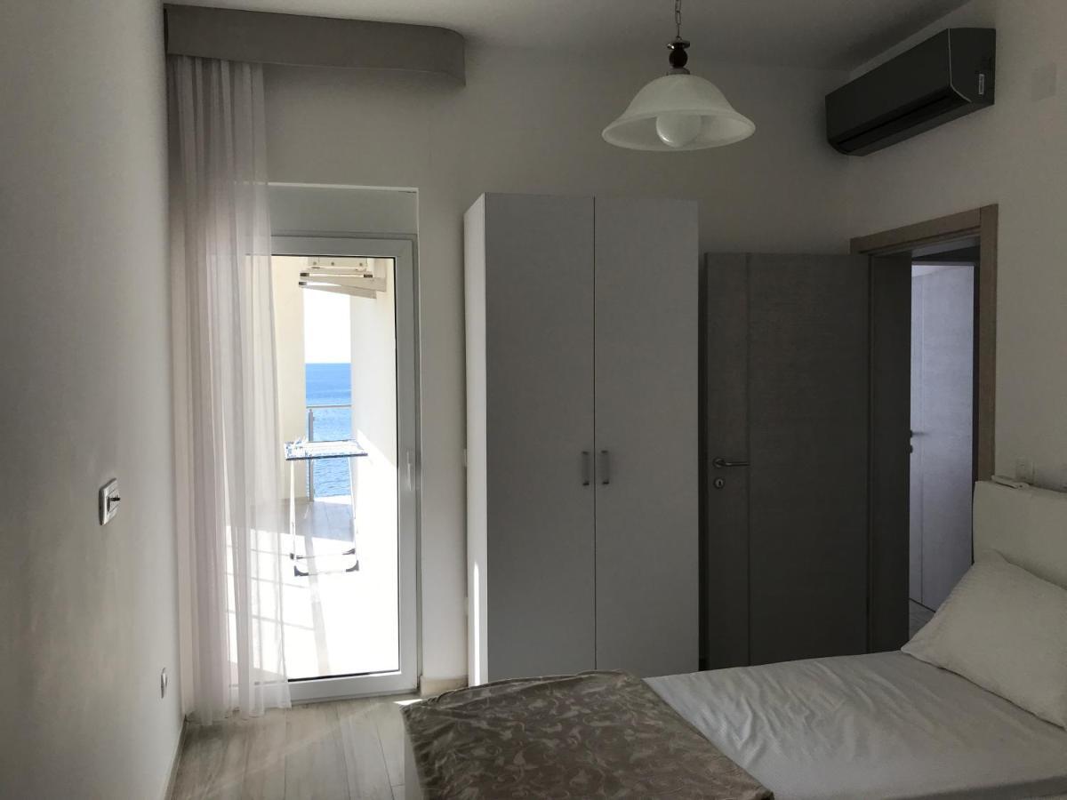 First Line Of The Sea 1 Apartment Dobra Voda Ngoại thất bức ảnh