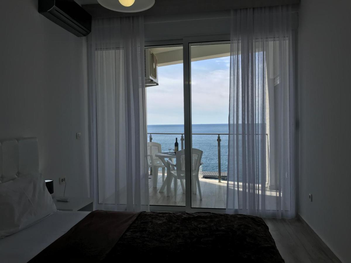 First Line Of The Sea 1 Apartment Dobra Voda Ngoại thất bức ảnh